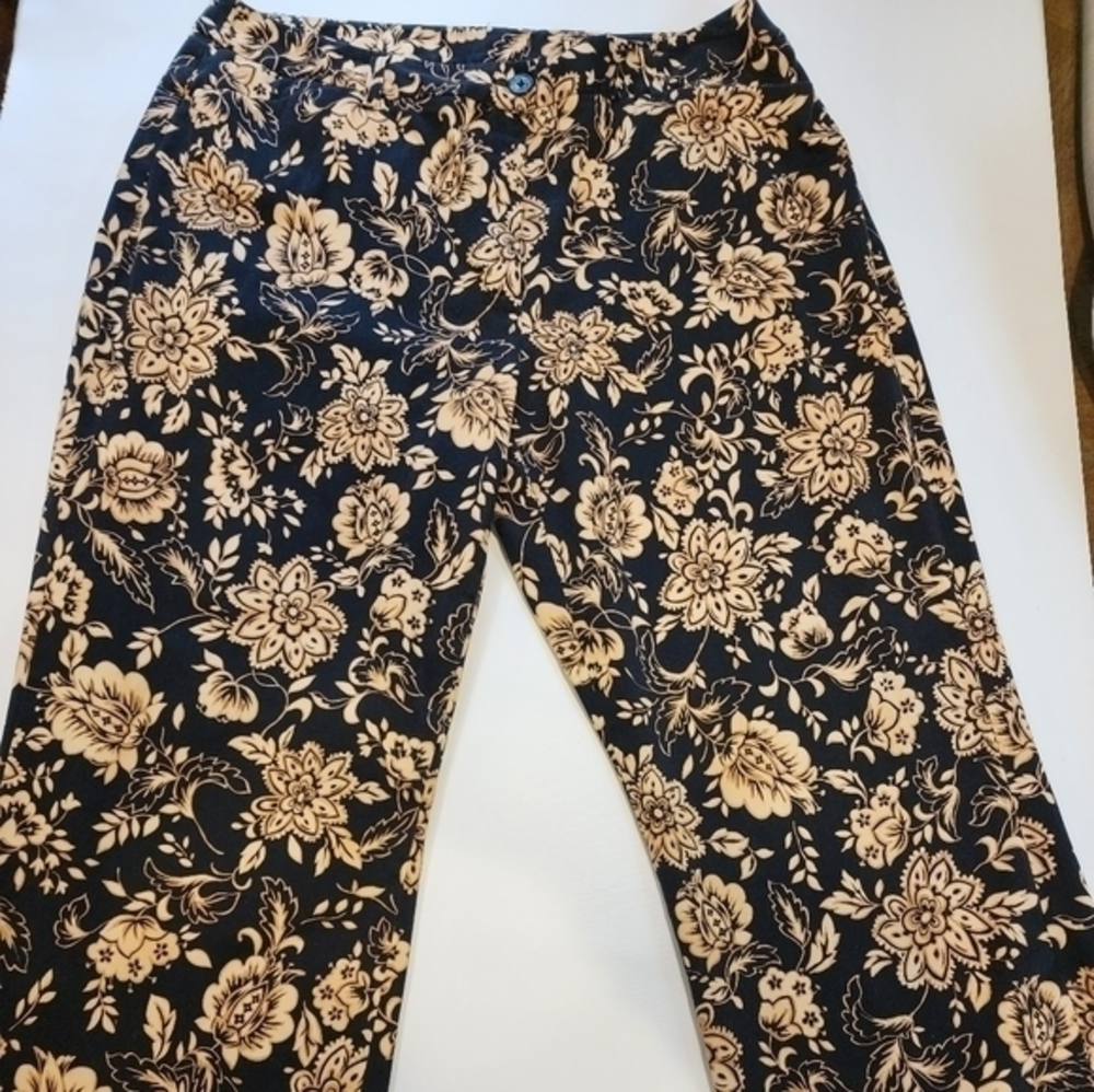Jones New York Signature Woman Size 14W‎ Black Tan Flower Pants